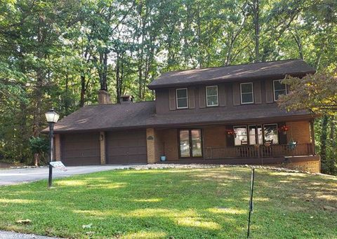 Homes For Sale - 1035 Chestnut Dr<br/> Christiansburg, VA 24073