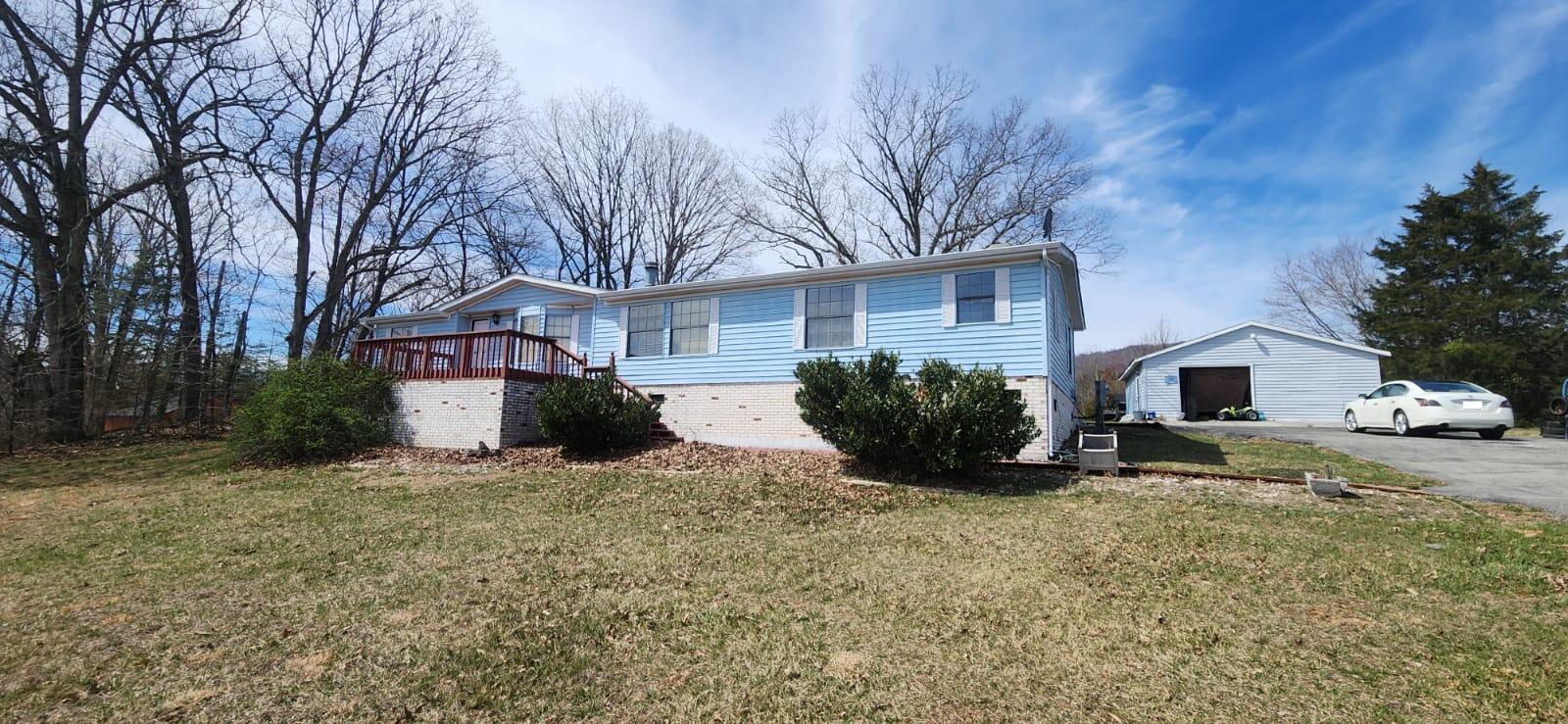 402 Mountain Meadow Dr, Vinton, Virginia image 1