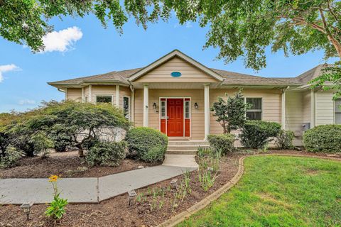 Homes For Sale - 2326 Lake Retreat Rd<br/> Montgomery County, Huddleston, VA 24104