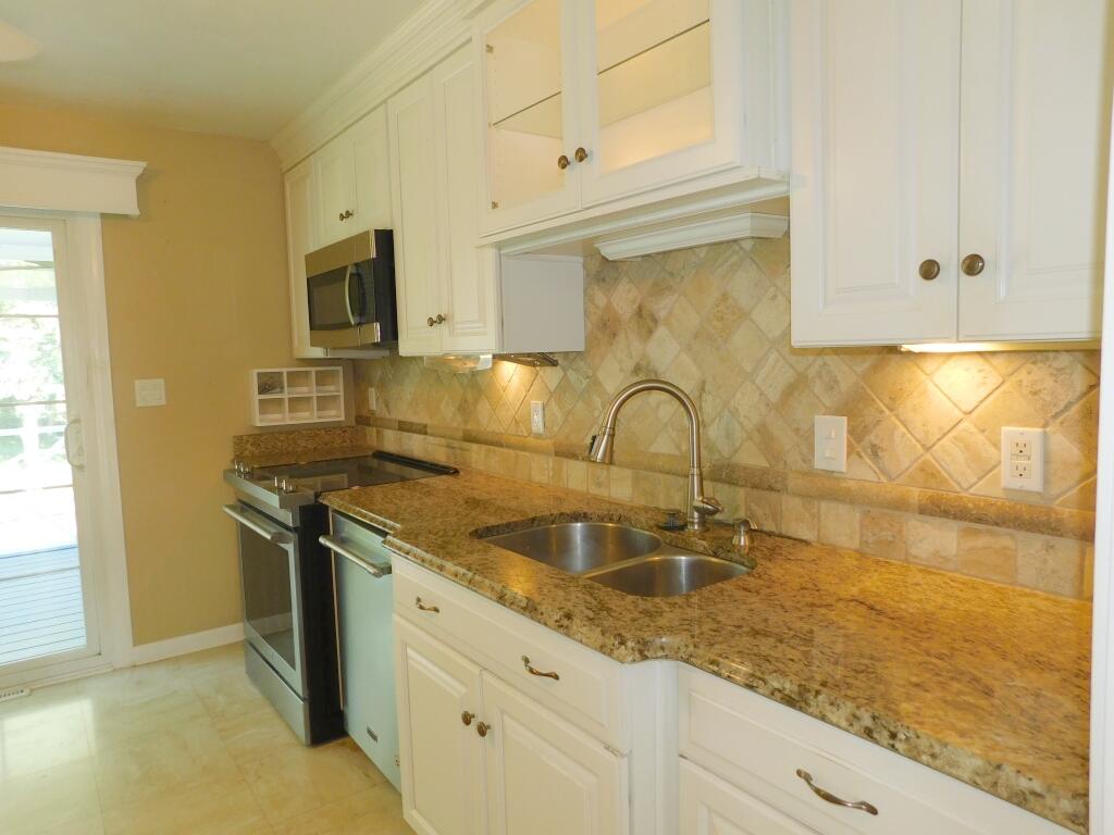 Roanoke, Virginia 24018, United States, 3 Bedrooms Bedrooms, ,2 BathroomsBathrooms,Residential,Pending,159028