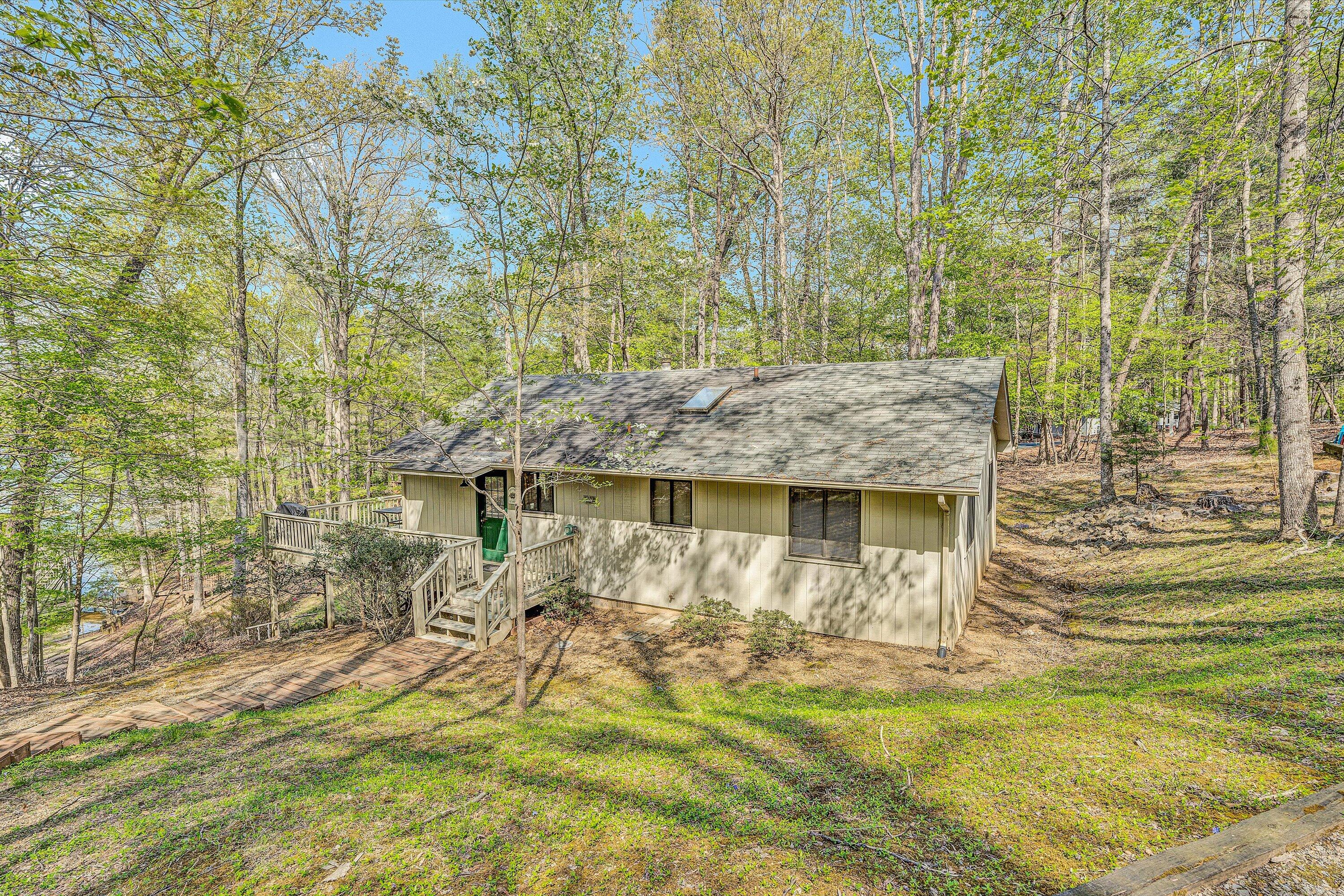 75 Nuthatch Cir, Moneta, Virginia image 1