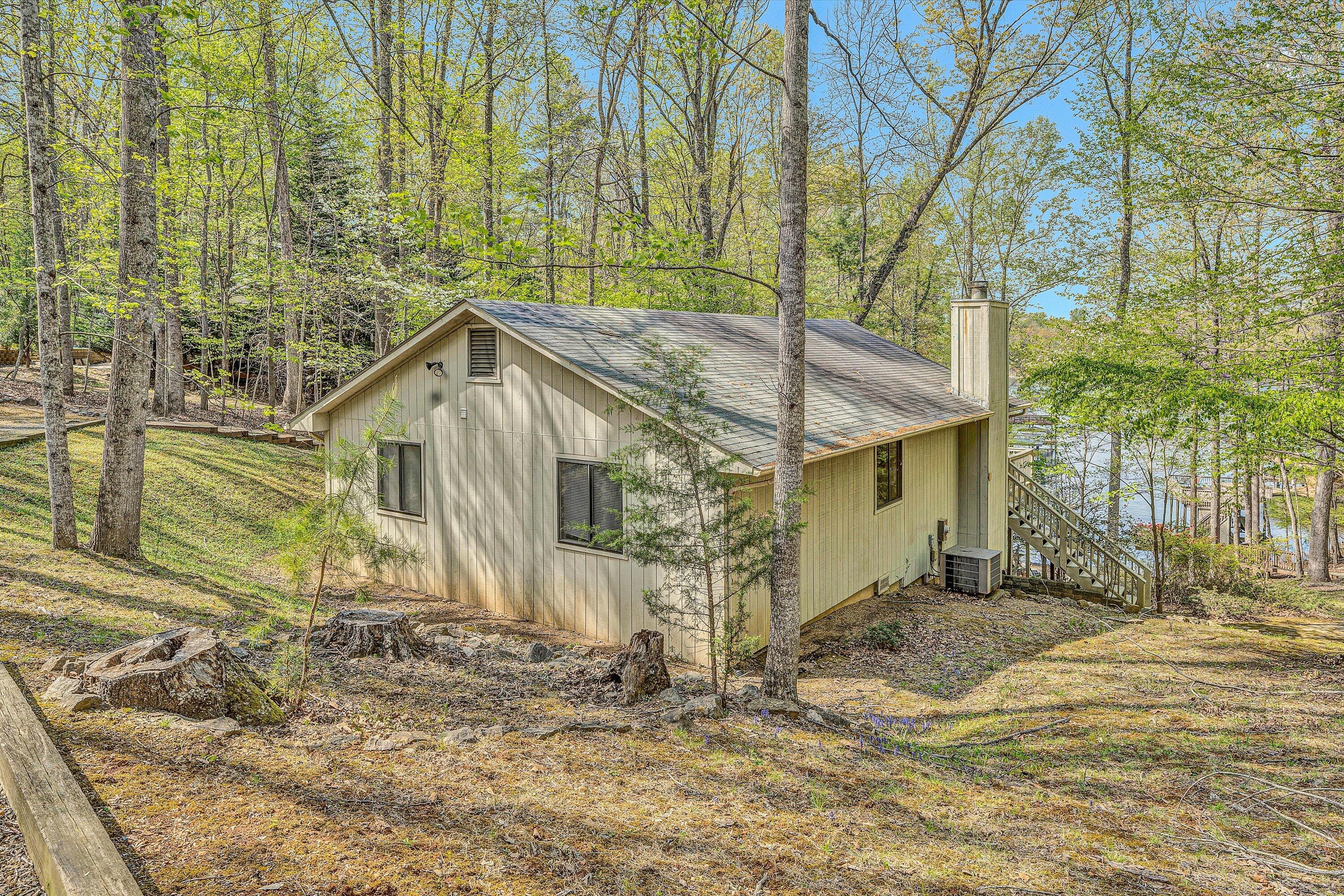 75 Nuthatch Cir, Moneta, Virginia image 2