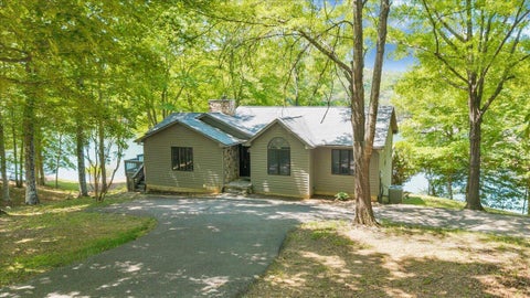 Homes For Sale - 194 Kings Way<br/> Wirtz, VA 24184