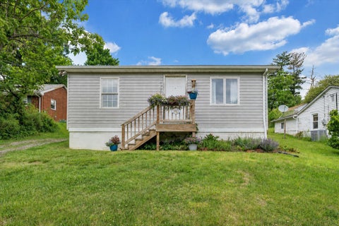 Homes For Sale - 5025 Salem Tpke Tpke<br/> Roanoke, VA 24017
