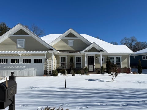 Homes For Sale - 1942 Maple Leaf Dr<br/> Roanoke, VA 24018
