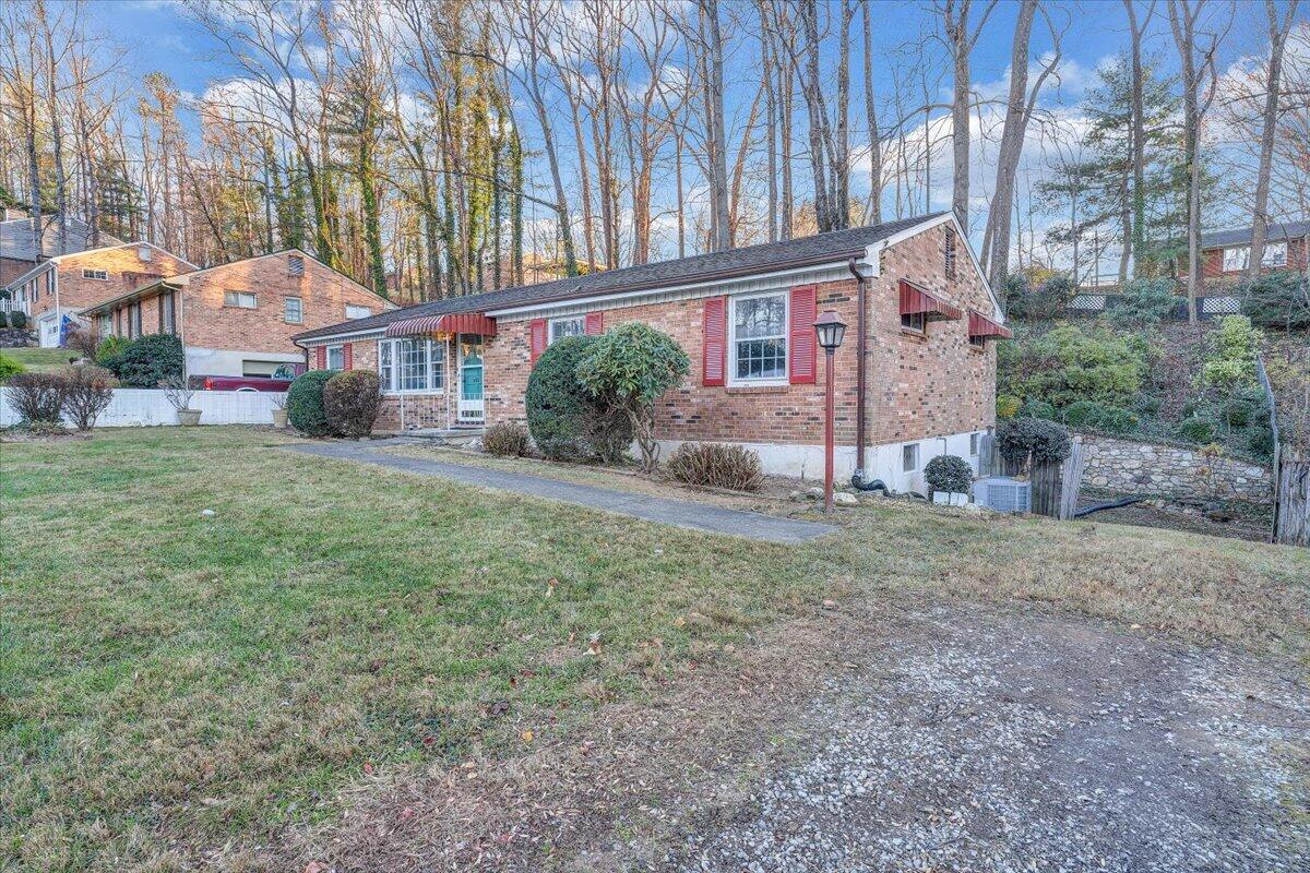 4122 Woodvale Dr, Roanoke, Virginia image 3