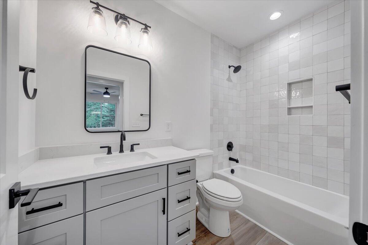 Union Hall, Virginia 24176, United States, 4 Bedrooms Bedrooms, ,5 BathroomsBathrooms,Residential,Active,137457