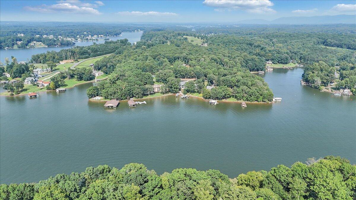 Union Hall, Virginia 24176, United States, 4 Bedrooms Bedrooms, ,5 BathroomsBathrooms,Residential,Active,137457