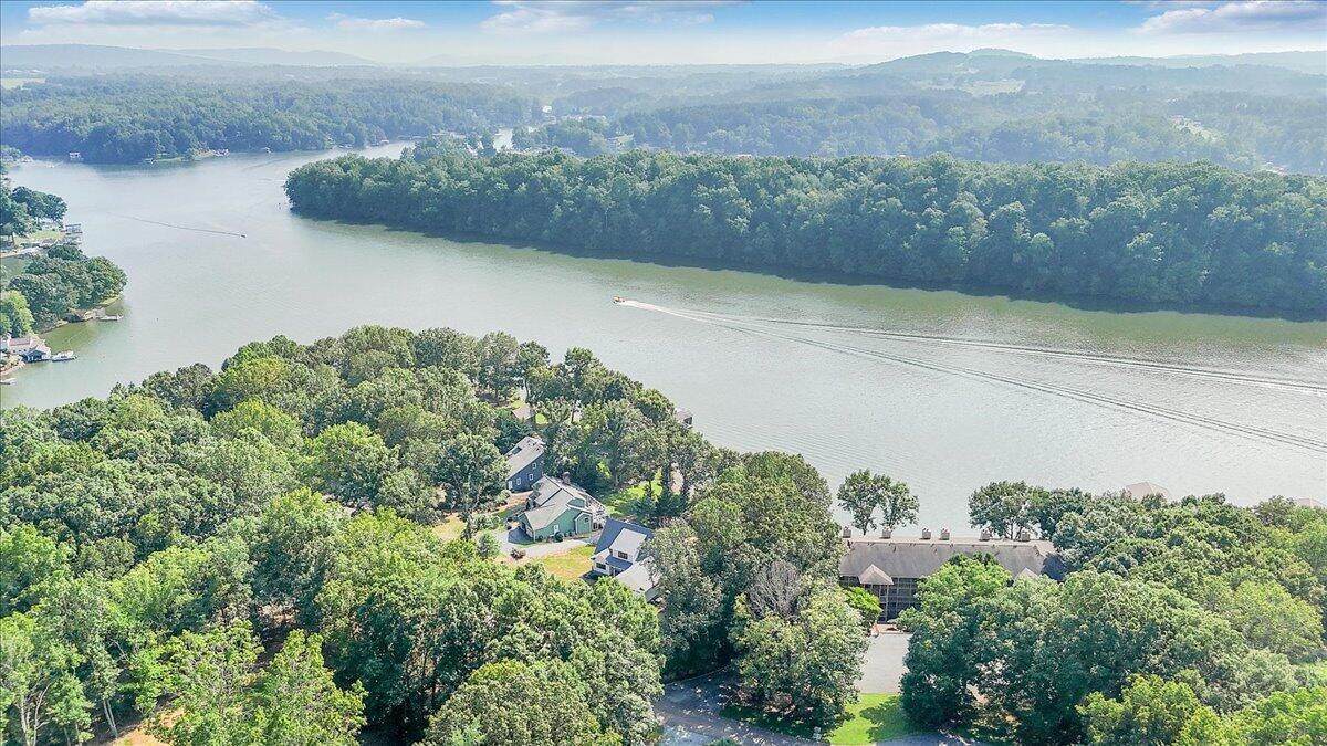 Union Hall, Virginia 24176, United States, 4 Bedrooms Bedrooms, ,5 BathroomsBathrooms,Residential,Active,137457