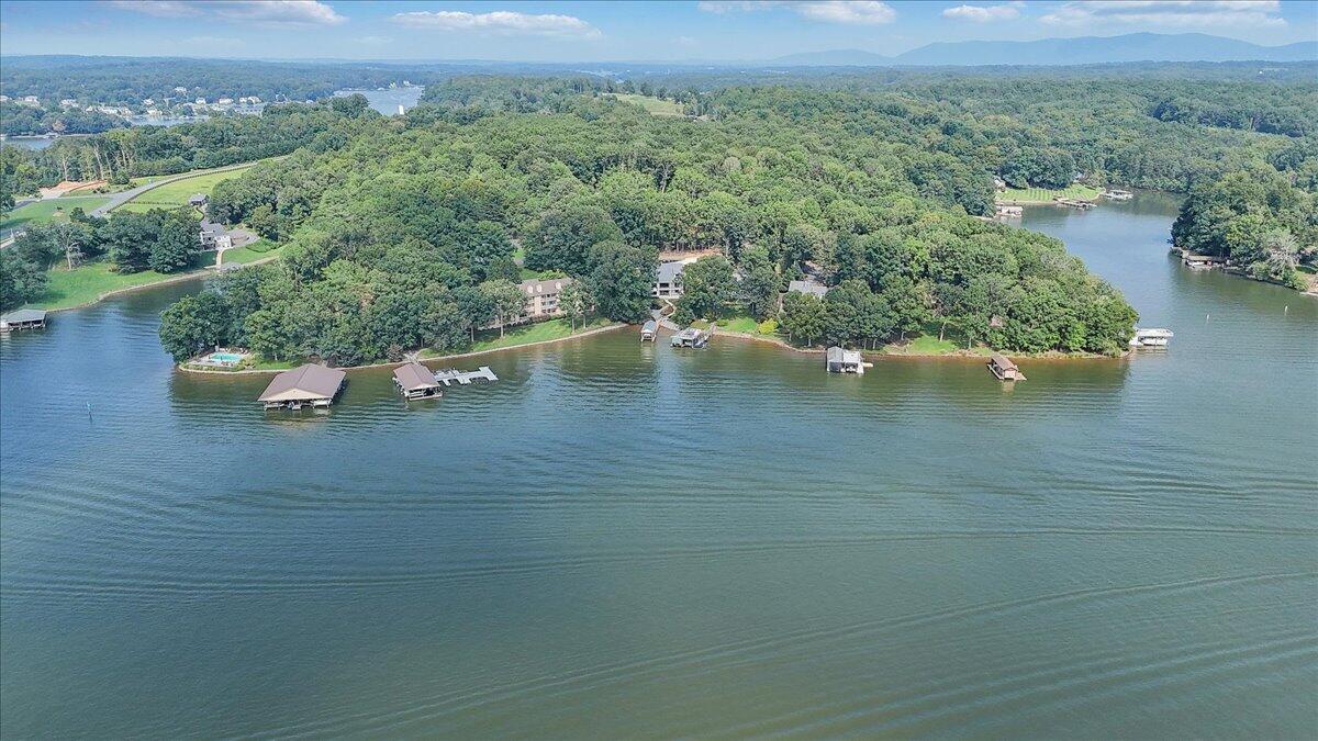 Union Hall, Virginia 24176, United States, 4 Bedrooms Bedrooms, ,5 BathroomsBathrooms,Residential,Active,137457