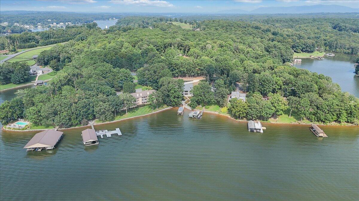 Union Hall, Virginia 24176, United States, 4 Bedrooms Bedrooms, ,5 BathroomsBathrooms,Residential,Active,137457