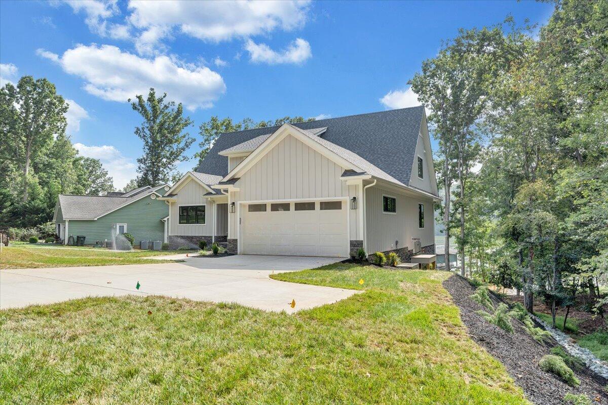 Union Hall, Virginia 24176, United States, 4 Bedrooms Bedrooms, ,5 BathroomsBathrooms,Residential,Active,137457