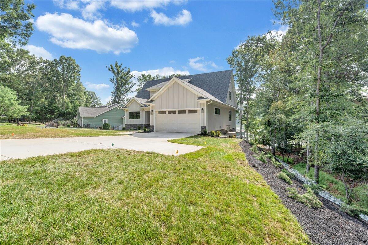 Union Hall, Virginia 24176, United States, 4 Bedrooms Bedrooms, ,5 BathroomsBathrooms,Residential,Active,137457