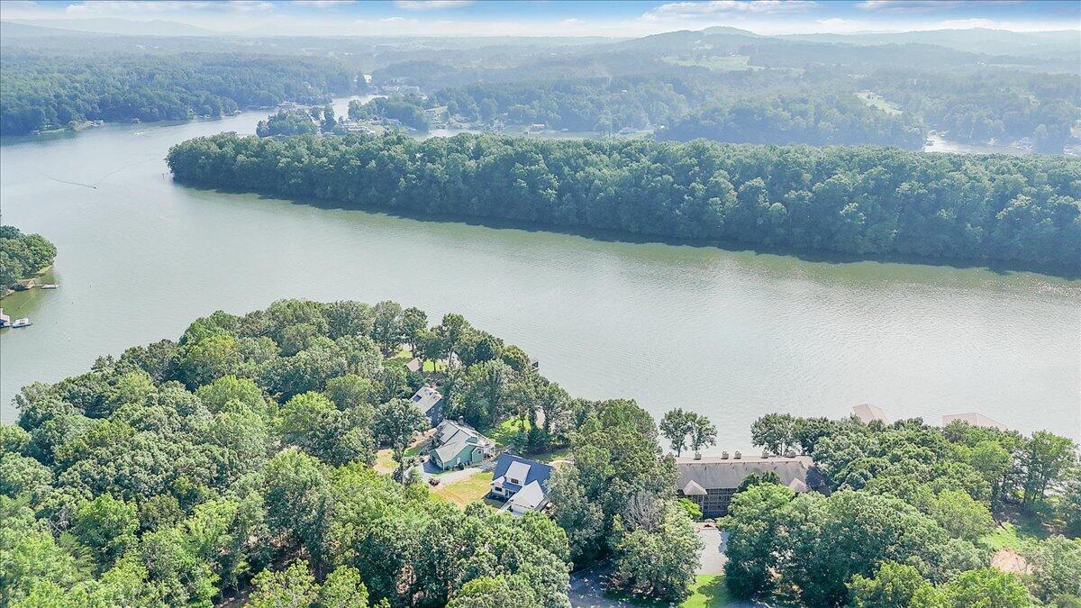 Union Hall, Virginia 24176, United States, 4 Bedrooms Bedrooms, ,5 BathroomsBathrooms,Residential,Active,137457