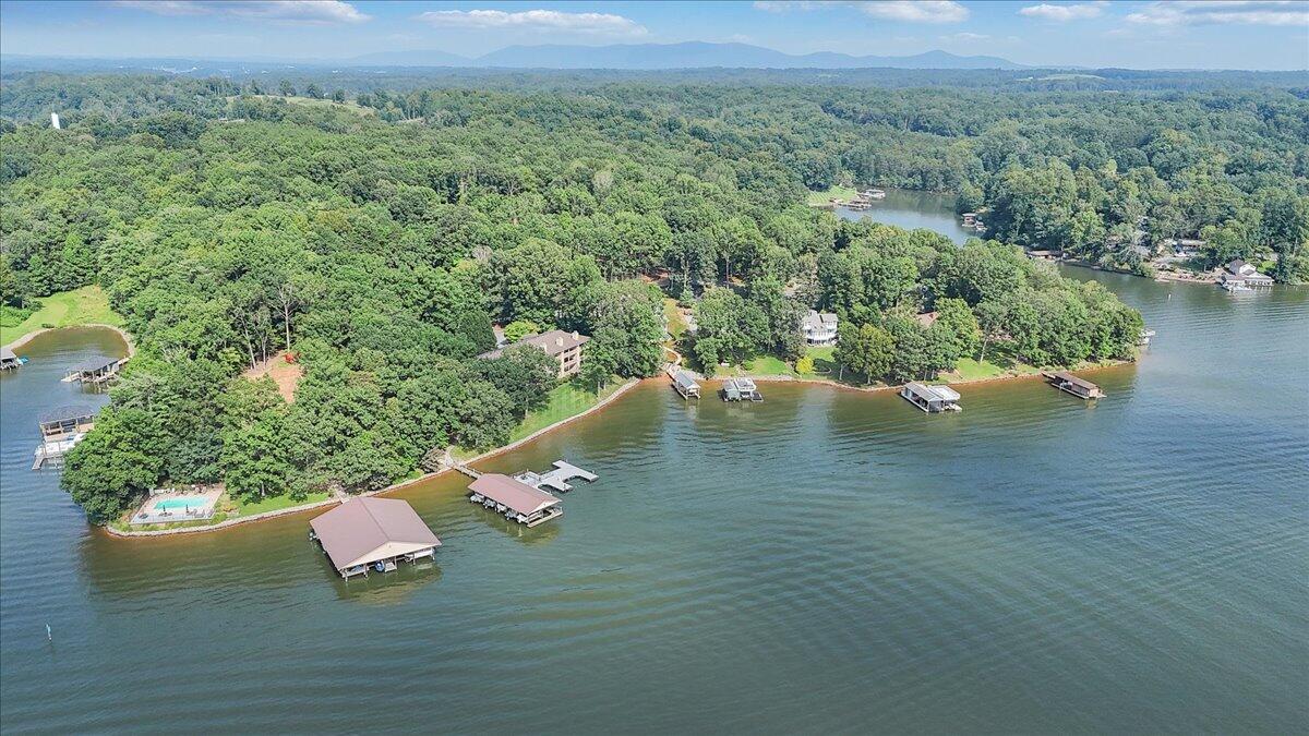 Union Hall, Virginia 24176, United States, 4 Bedrooms Bedrooms, ,5 BathroomsBathrooms,Residential,Active,137457