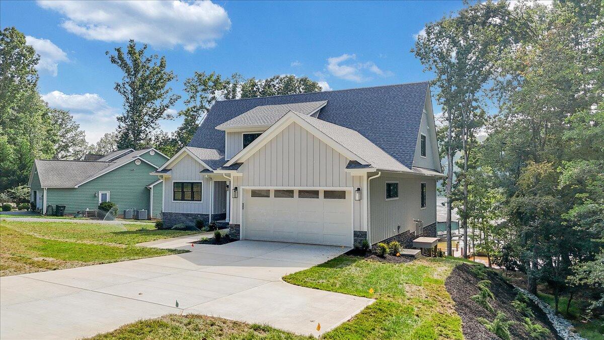 Union Hall, Virginia 24176, United States, 4 Bedrooms Bedrooms, ,5 BathroomsBathrooms,Residential,Active,137457