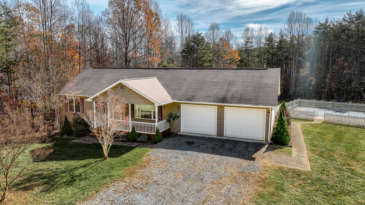 1088 Neil Pl, Huddleston, Virginia image 2