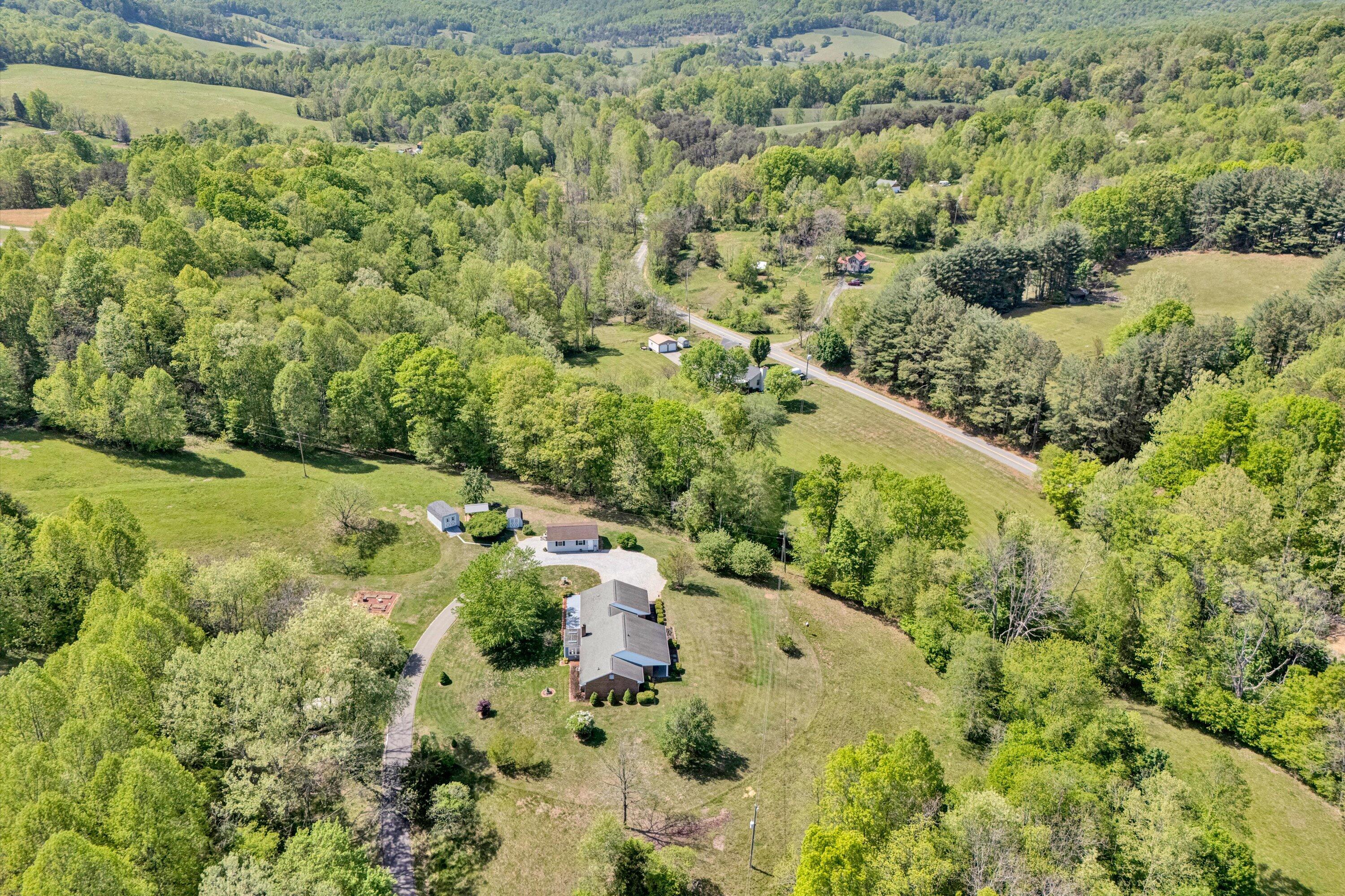 1033 Annie Bell Rd, Blue Ridge, Virginia image 4