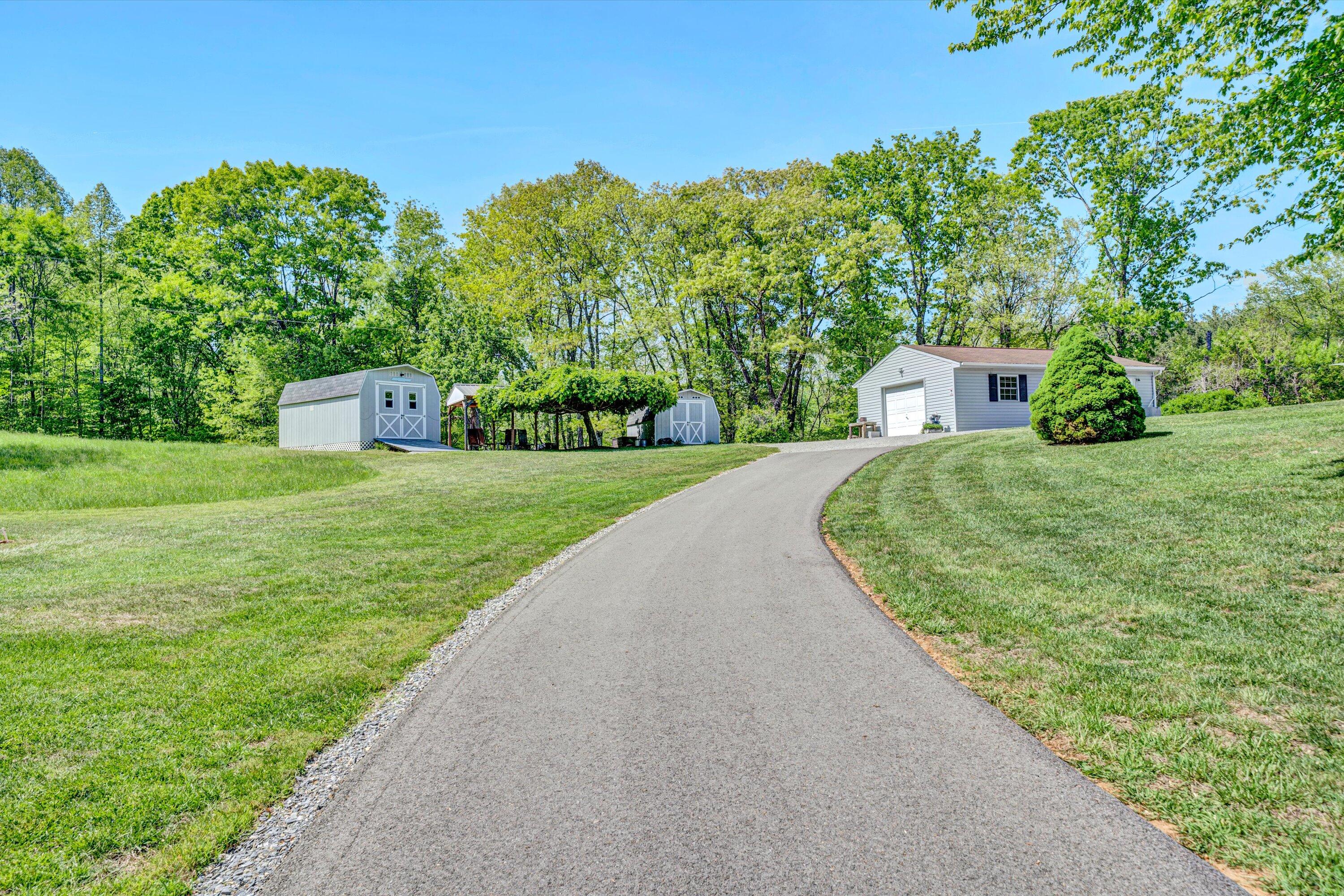1033 Annie Bell Rd, Blue Ridge, Virginia image 38