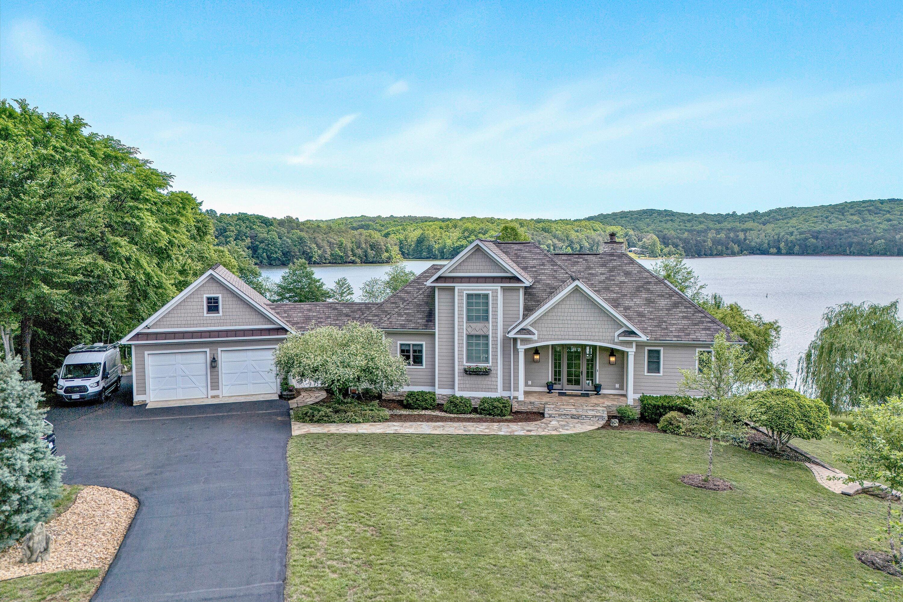 1140 Clear Pointe Run, Lynch Station, Virginia image 2