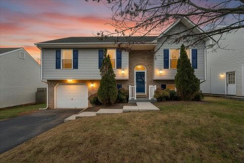 Photo of 4755 Westvale RD NE, Roanoke, VA 24019 (MLS # 923684)