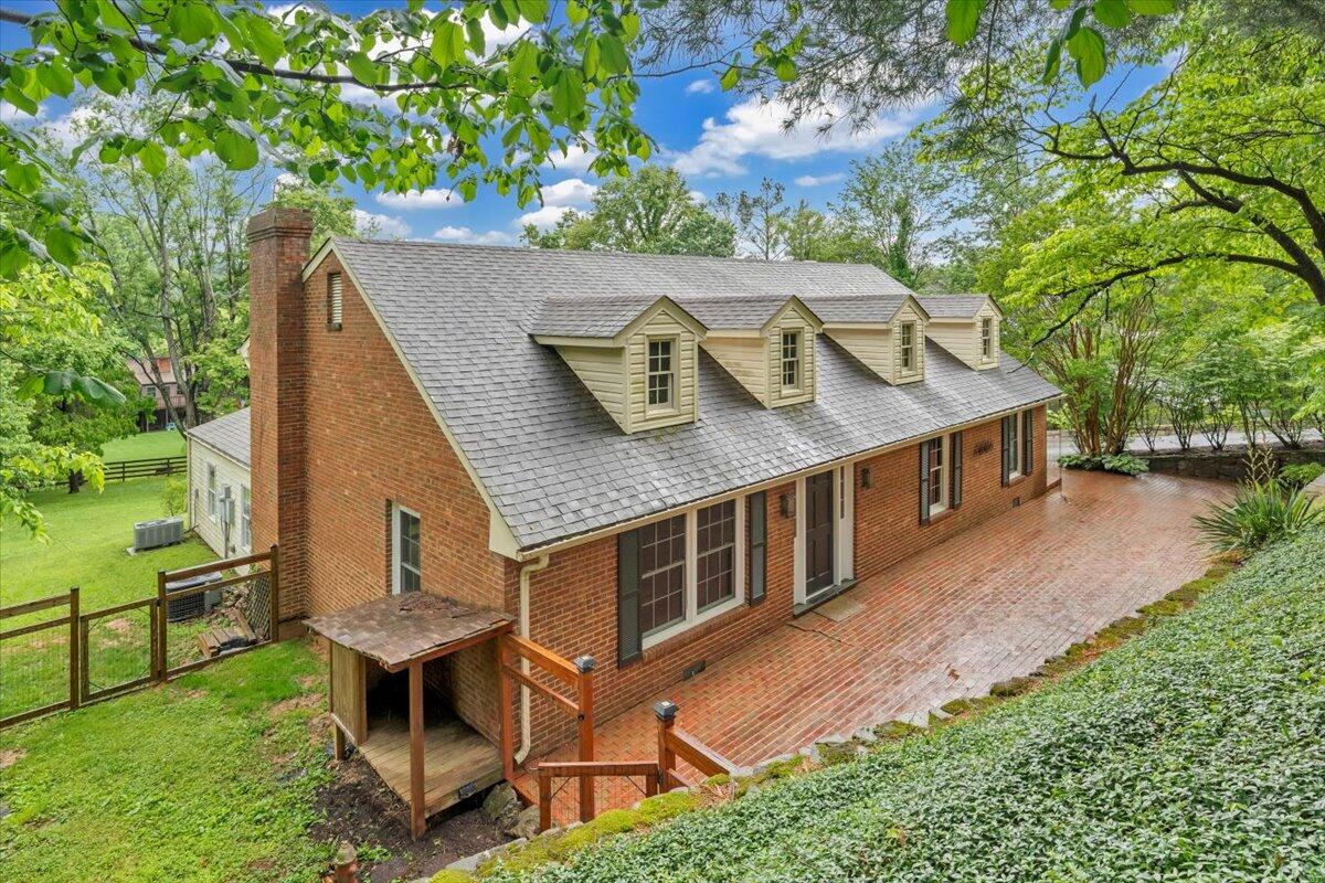 5916 Blackhorse Ln, Roanoke, Virginia image 2