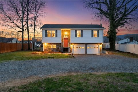 Homes For Sale - 5957 Plantation Rd<br/> Roanoke County, Roanoke, VA 24019