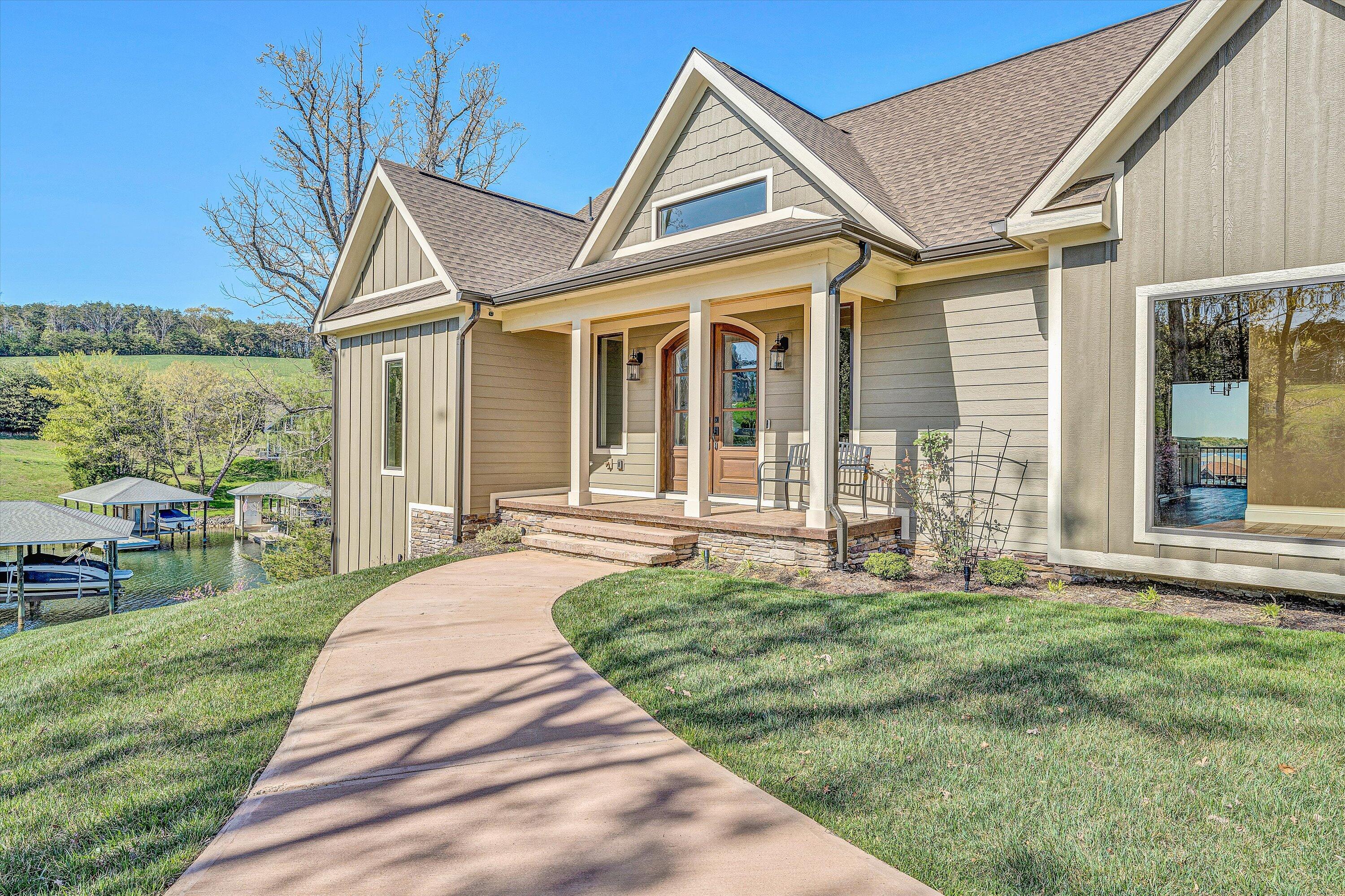 685 Compass Cove Cir, Moneta, Virginia image 5