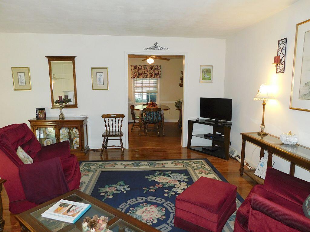 Roanoke, Virginia 24018, United States, 4 Bedrooms Bedrooms, ,2 BathroomsBathrooms,Residential,Active,221998