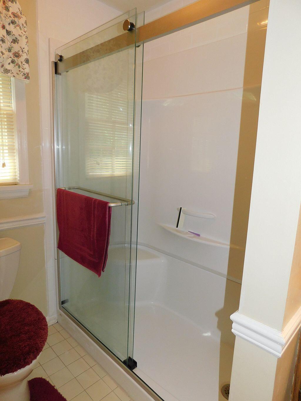 Roanoke, Virginia 24018, United States, 4 Bedrooms Bedrooms, ,2 BathroomsBathrooms,Residential,Active,221998