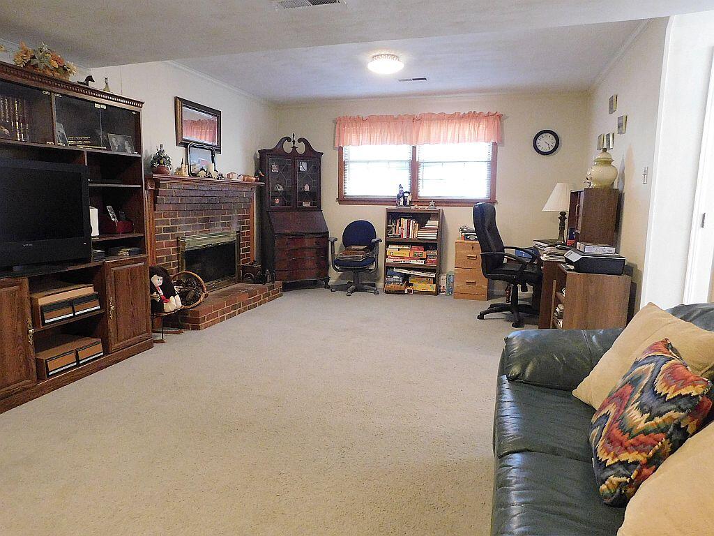 Roanoke, Virginia 24018, United States, 4 Bedrooms Bedrooms, ,2 BathroomsBathrooms,Residential,Active,221998