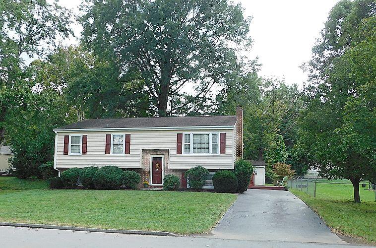 Roanoke, Virginia 24018, United States, 4 Bedrooms Bedrooms, ,2 BathroomsBathrooms,Residential,Active,221998