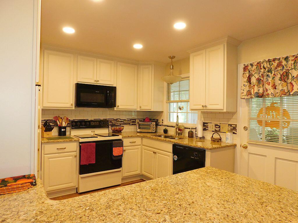 Roanoke, Virginia 24018, United States, 4 Bedrooms Bedrooms, ,2 BathroomsBathrooms,Residential,Active,221998