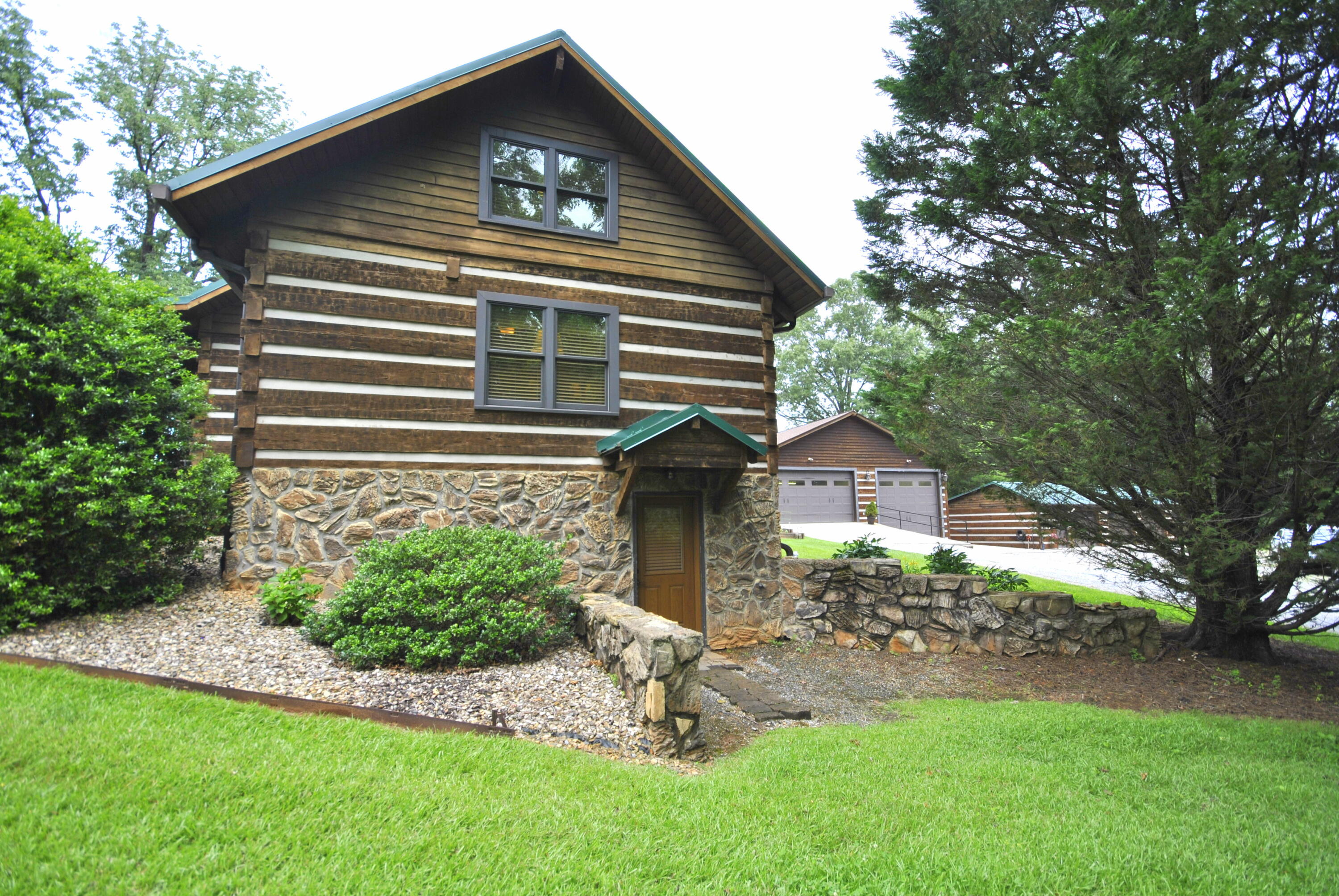 Bedford, Virginia 24523, United States, 4 Bedrooms Bedrooms, ,3 BathroomsBathrooms,Residential,Active,146264