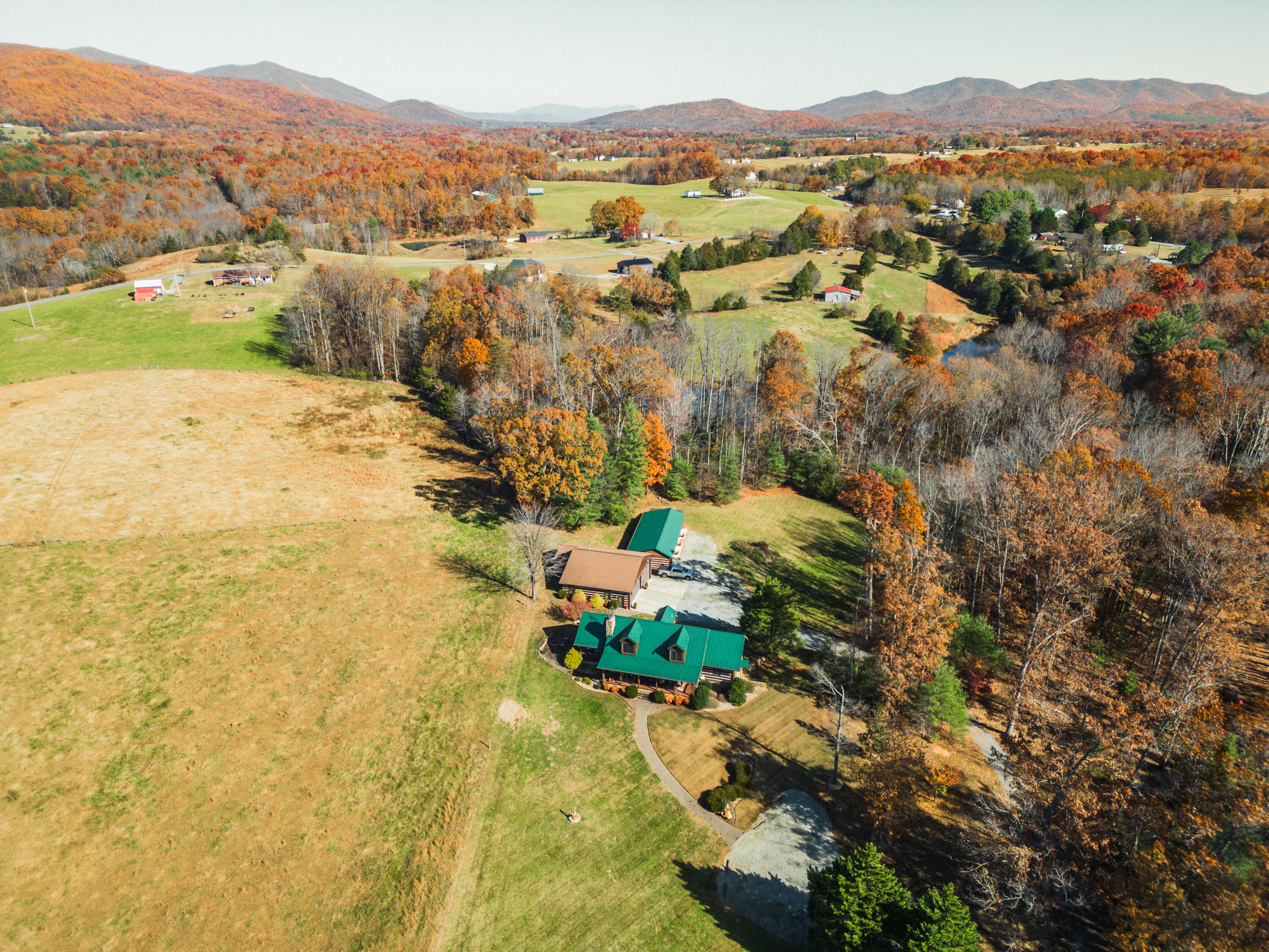 Bedford, Virginia 24523, United States, 4 Bedrooms Bedrooms, ,3 BathroomsBathrooms,Residential,Active,146264