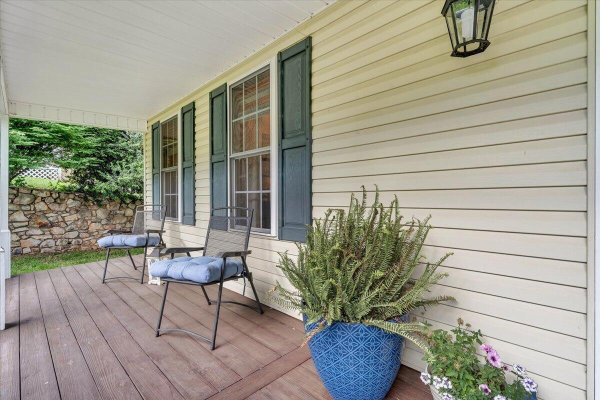 610 Crystal Anne Ln, Roanoke, Virginia image 3