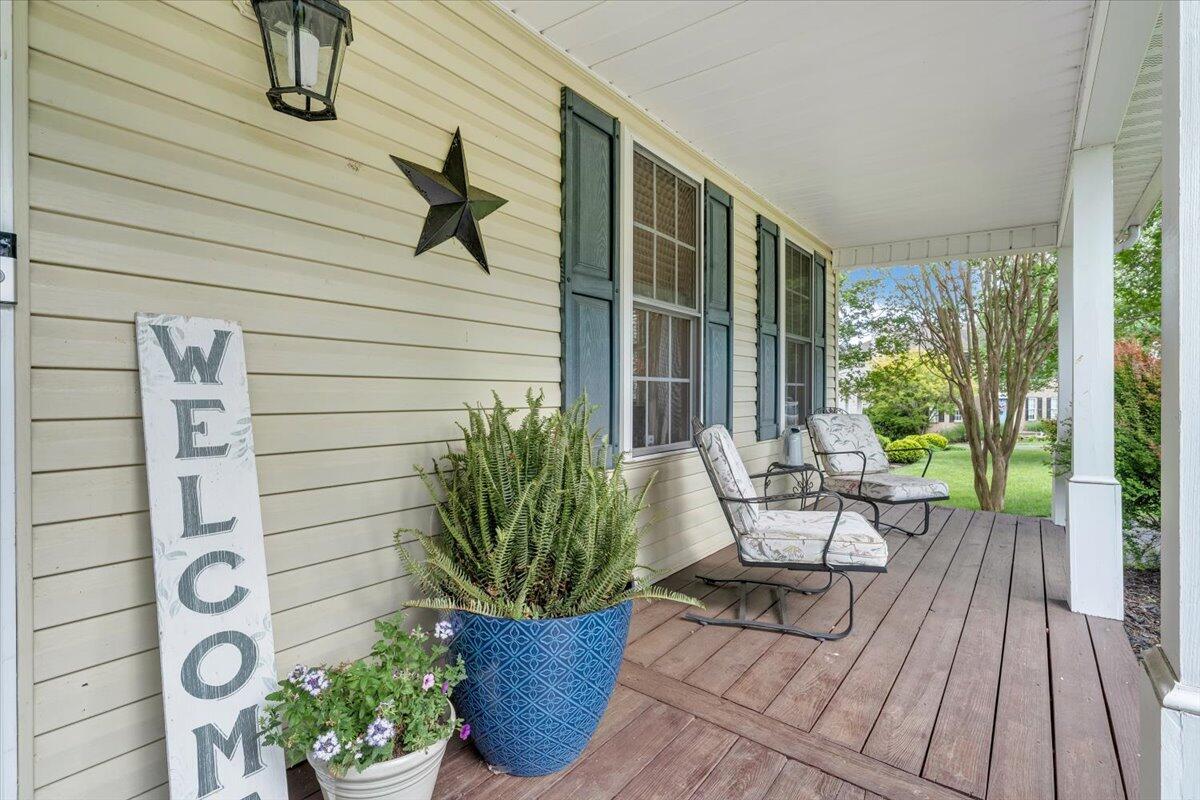 610 Crystal Anne Ln, Roanoke, Virginia image 2