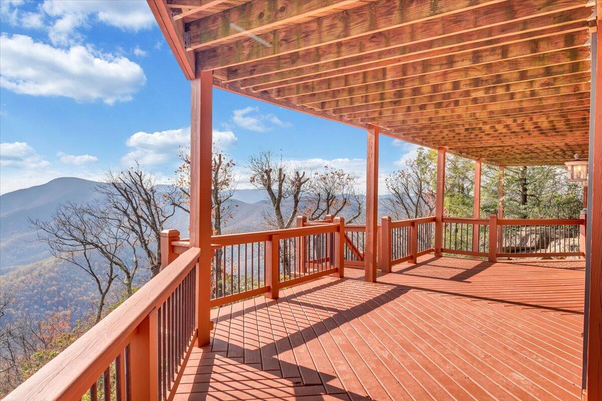 Wintergreen, Virginia 22958, United States, 6 Bedrooms Bedrooms, ,6 BathroomsBathrooms,Residential,Active,32492