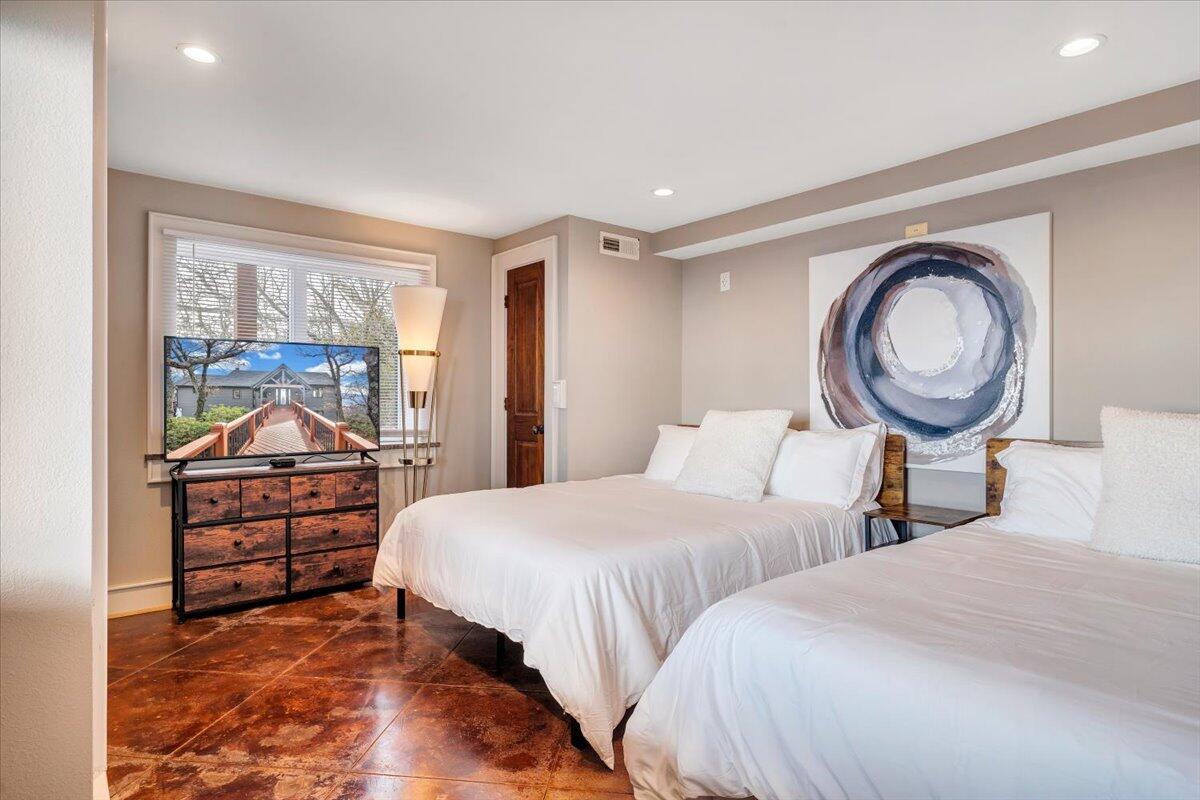 Wintergreen, Virginia 22958, United States, 6 Bedrooms Bedrooms, ,6 BathroomsBathrooms,Residential,Active,32492