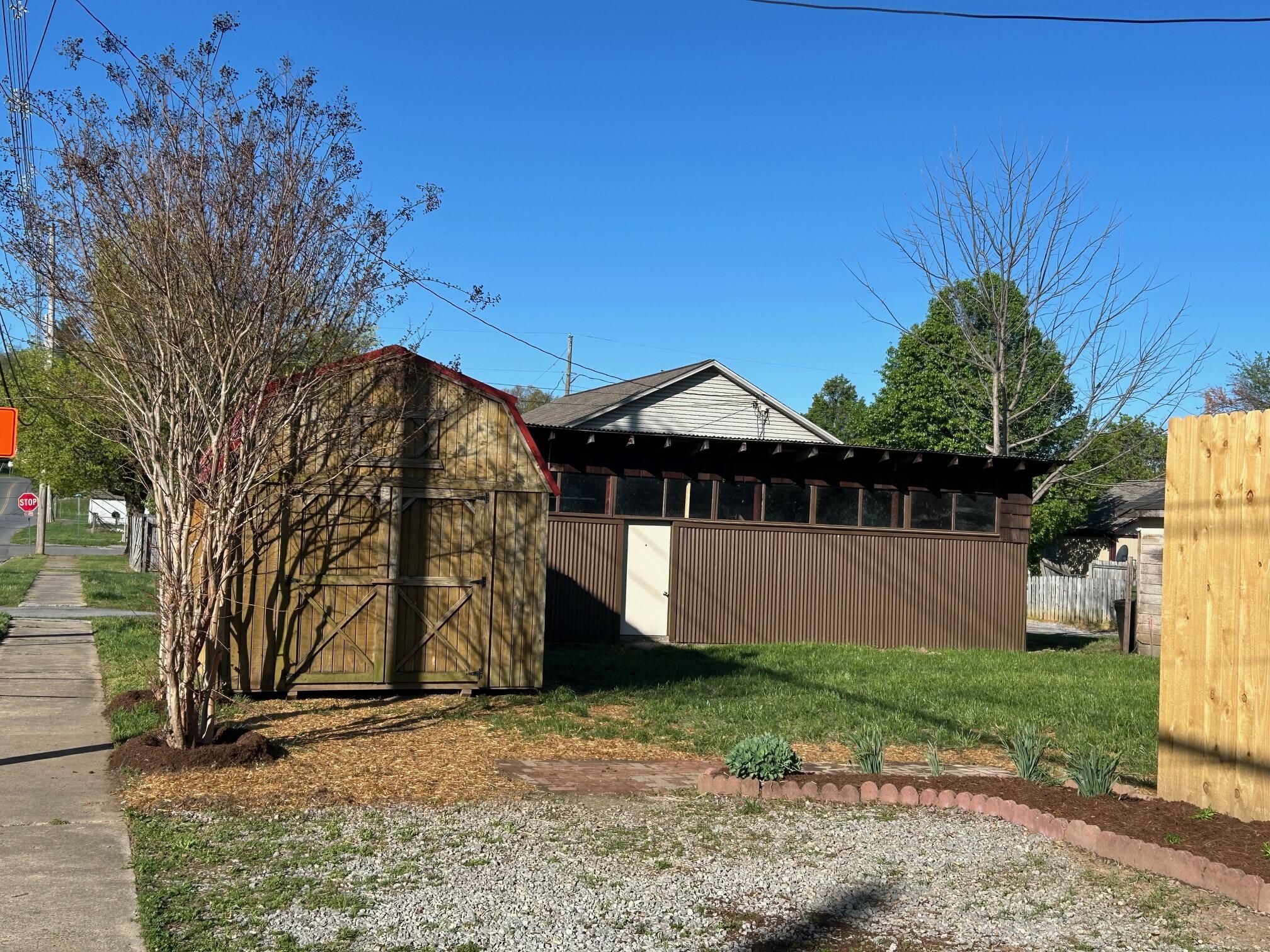 702 Front Ave, Salem, Virginia image 3