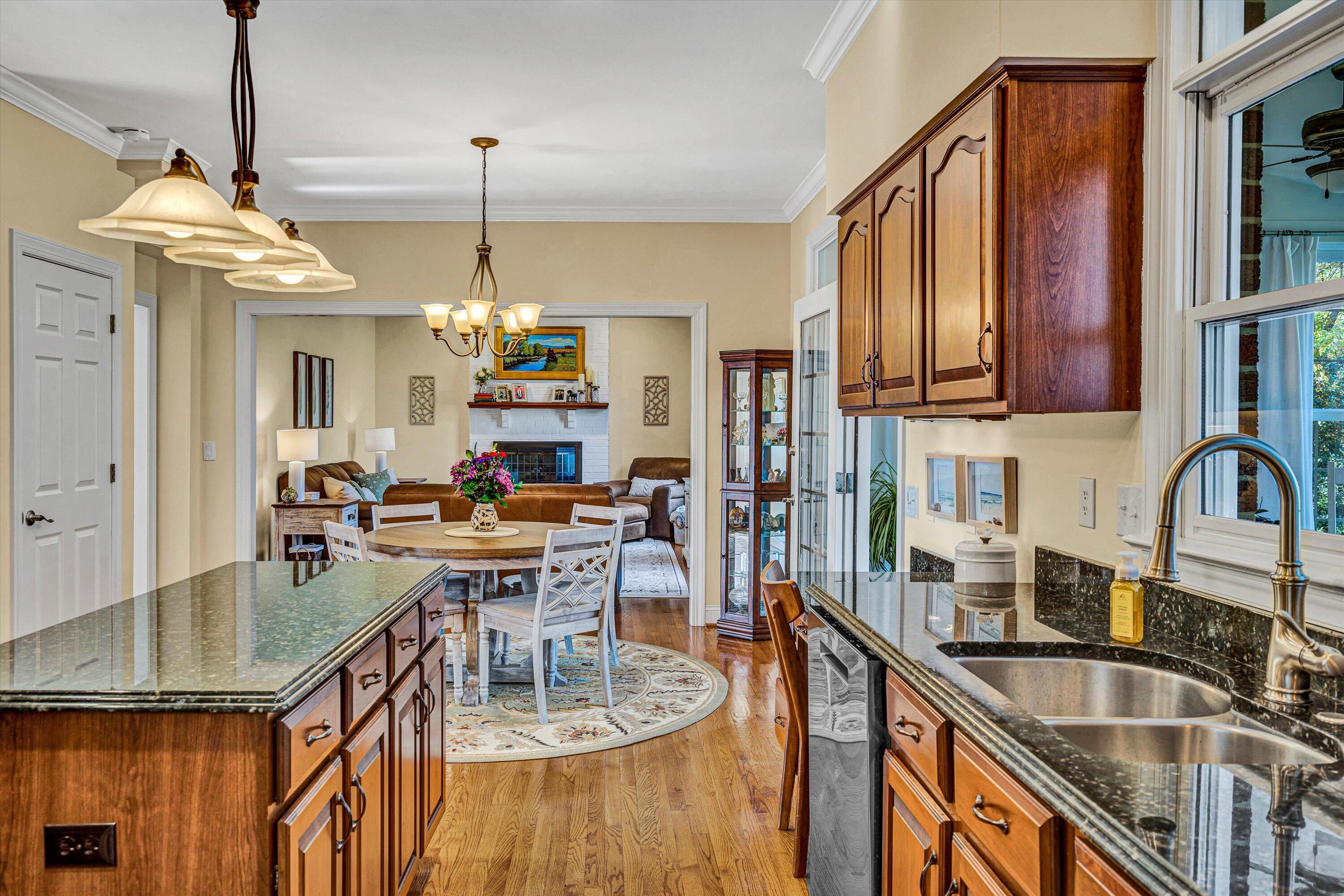 Roanoke, Virginia 24018, United States, 4 Bedrooms Bedrooms, ,4 BathroomsBathrooms,Residential,Pending,82091