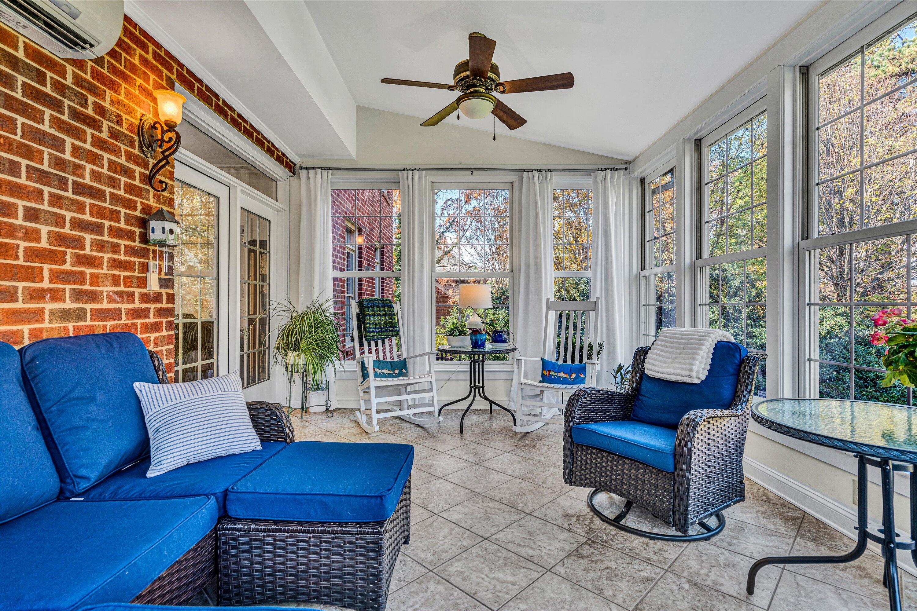 Roanoke, Virginia 24018, United States, 4 Bedrooms Bedrooms, ,4 BathroomsBathrooms,Residential,Pending,82091