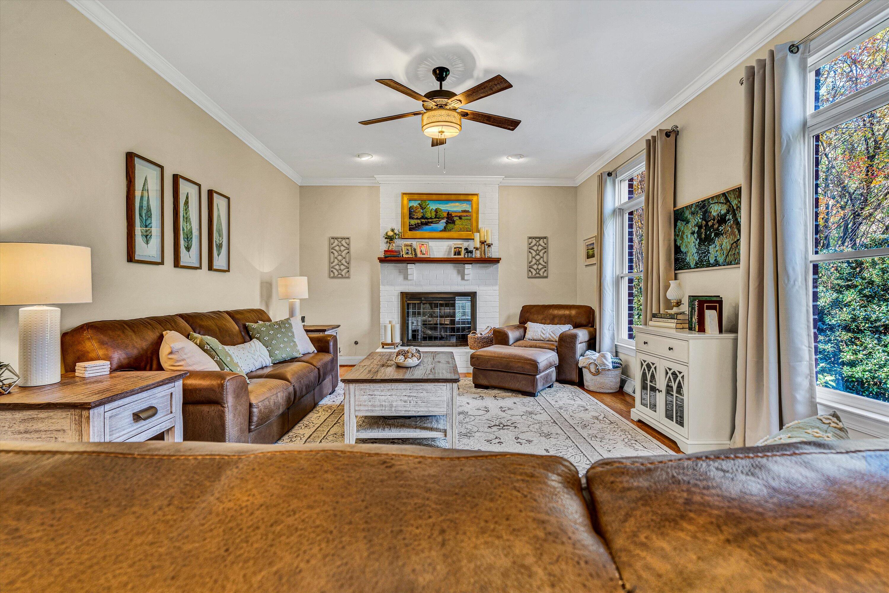 Roanoke, Virginia 24018, United States, 4 Bedrooms Bedrooms, ,4 BathroomsBathrooms,Residential,Pending,82091