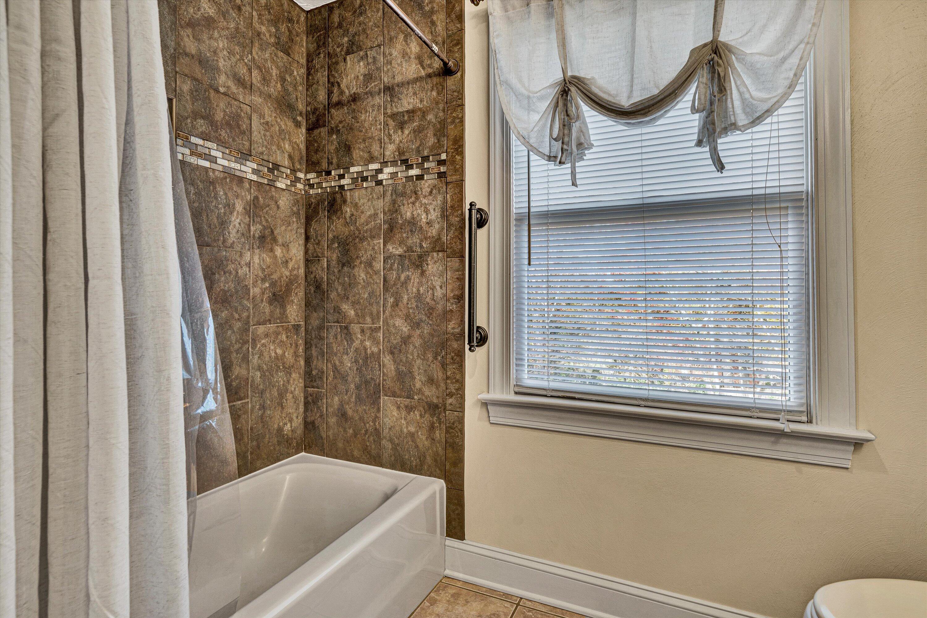 Roanoke, Virginia 24018, United States, 4 Bedrooms Bedrooms, ,4 BathroomsBathrooms,Residential,Pending,82091