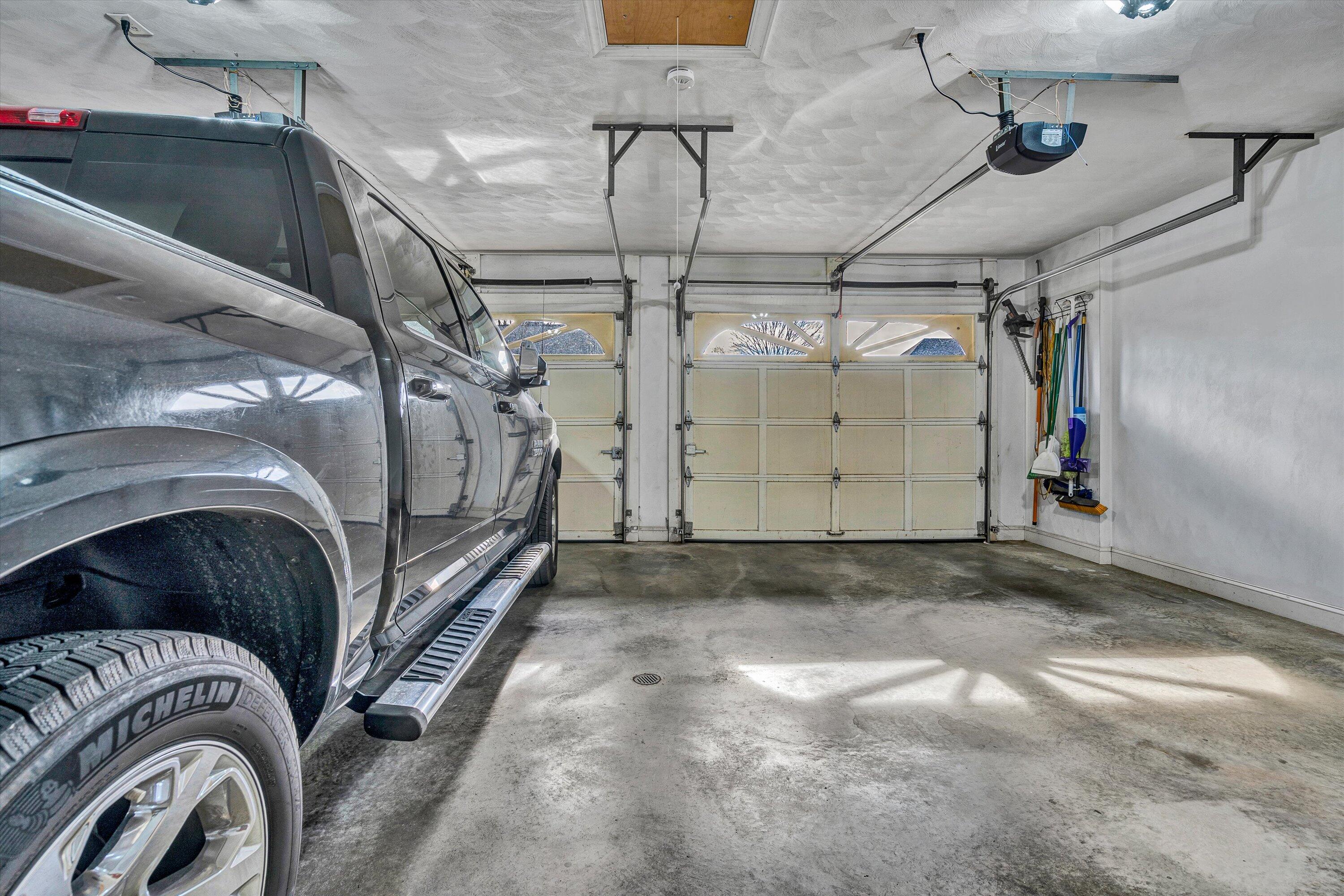 Roanoke, Virginia 24018, United States, 4 Bedrooms Bedrooms, ,4 BathroomsBathrooms,Residential,Pending,82091