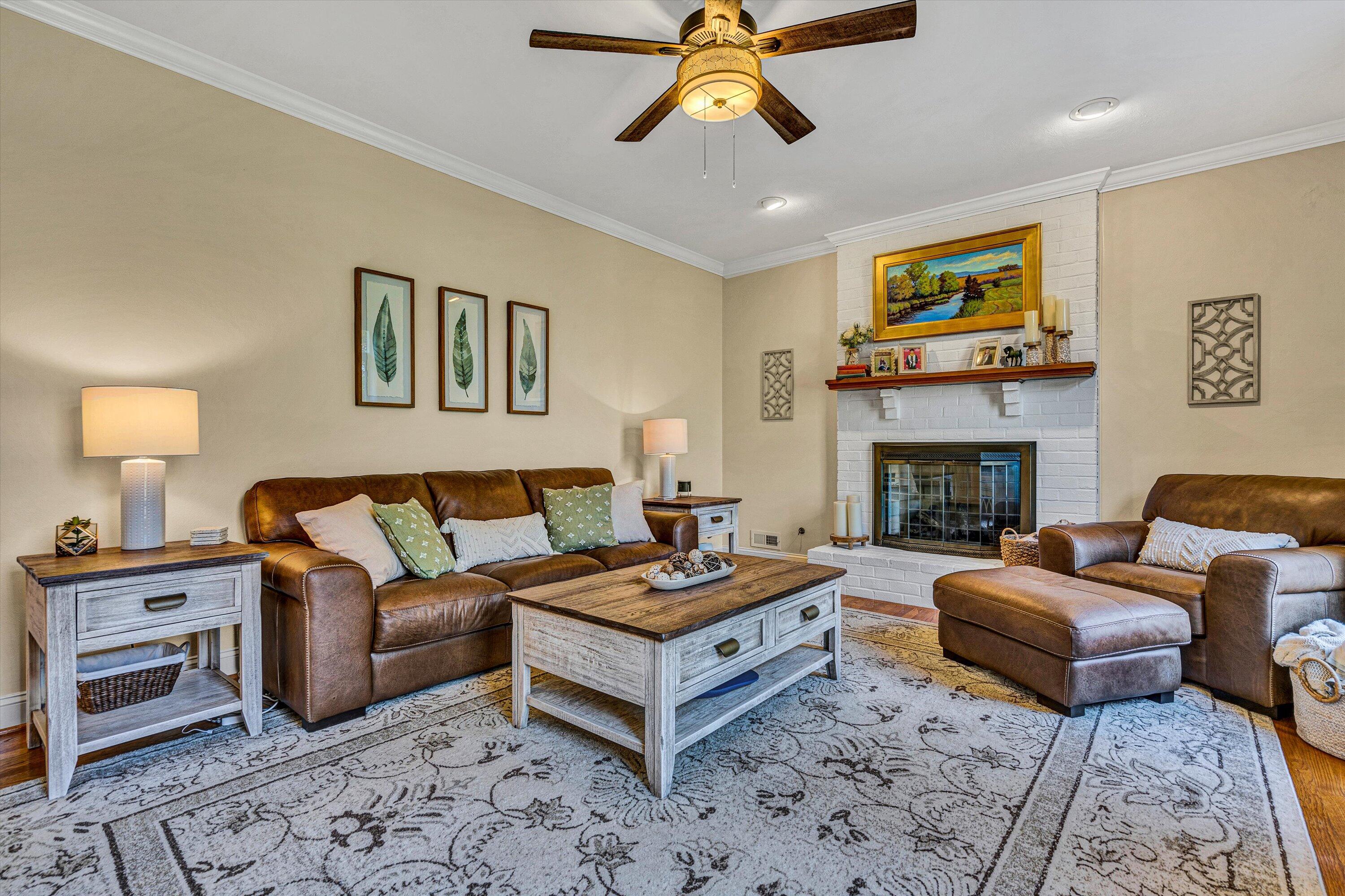 Roanoke, Virginia 24018, United States, 4 Bedrooms Bedrooms, ,4 BathroomsBathrooms,Residential,Pending,82091