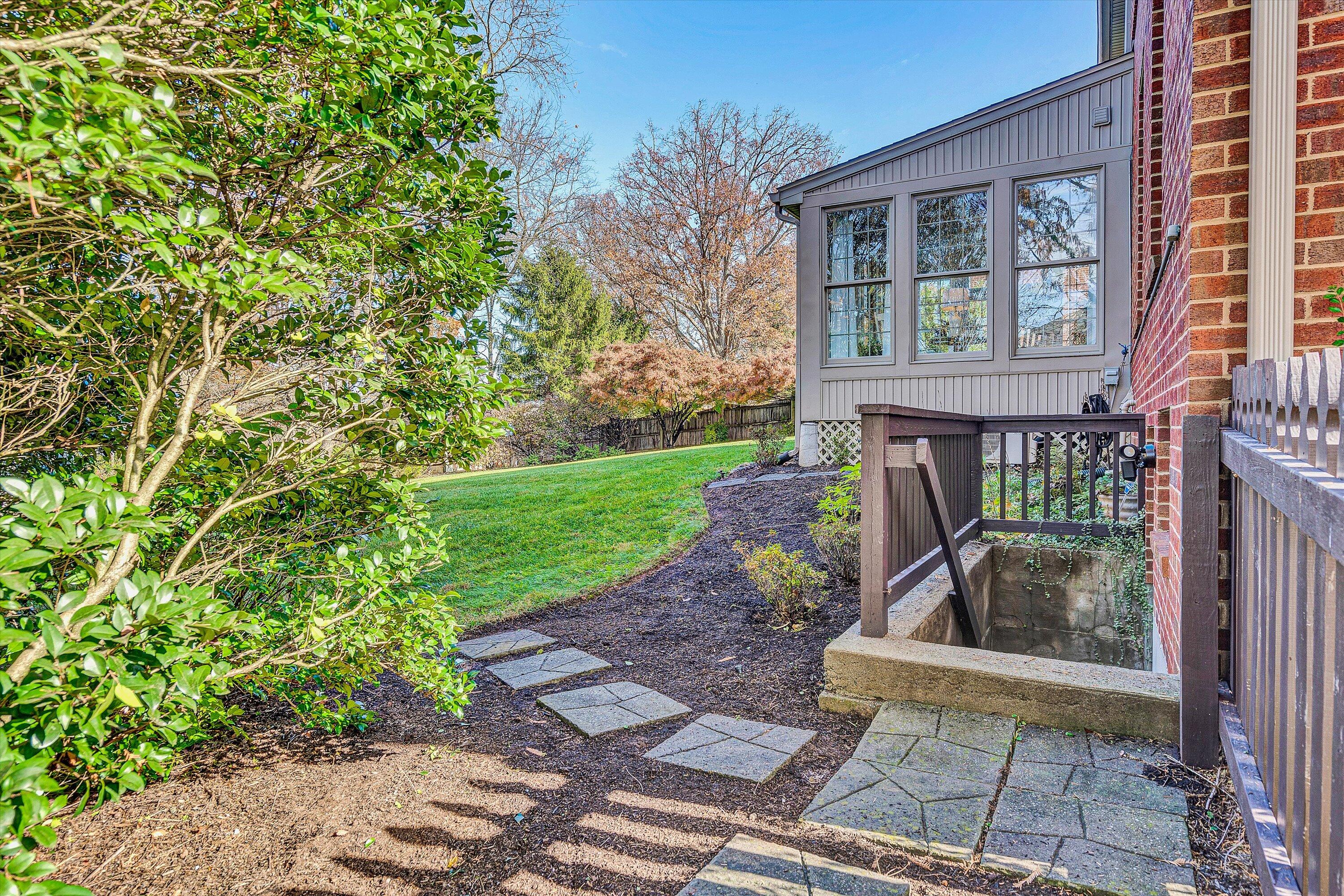 Roanoke, Virginia 24018, United States, 4 Bedrooms Bedrooms, ,4 BathroomsBathrooms,Residential,Pending,82091