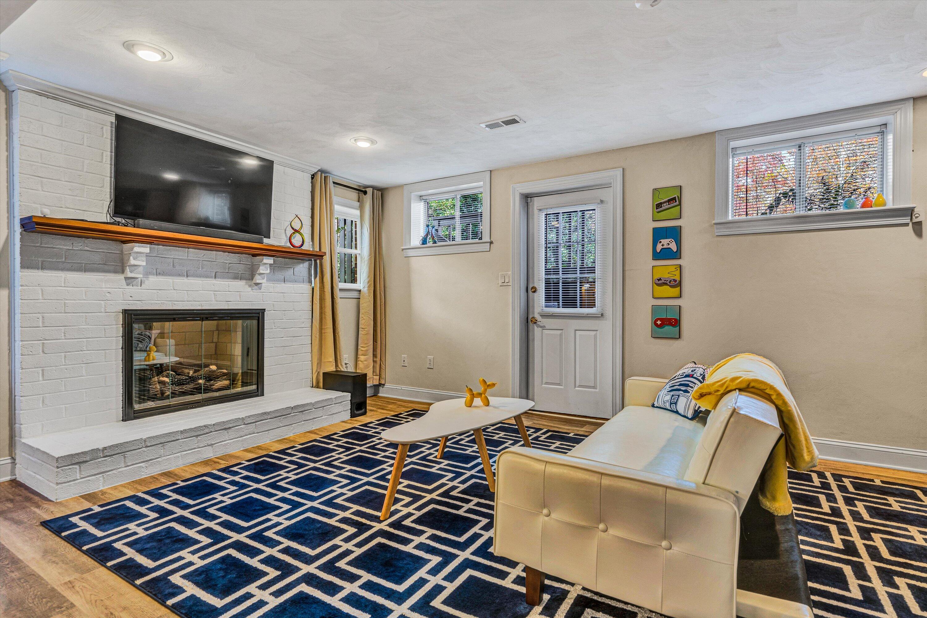 Roanoke, Virginia 24018, United States, 4 Bedrooms Bedrooms, ,4 BathroomsBathrooms,Residential,Pending,82091