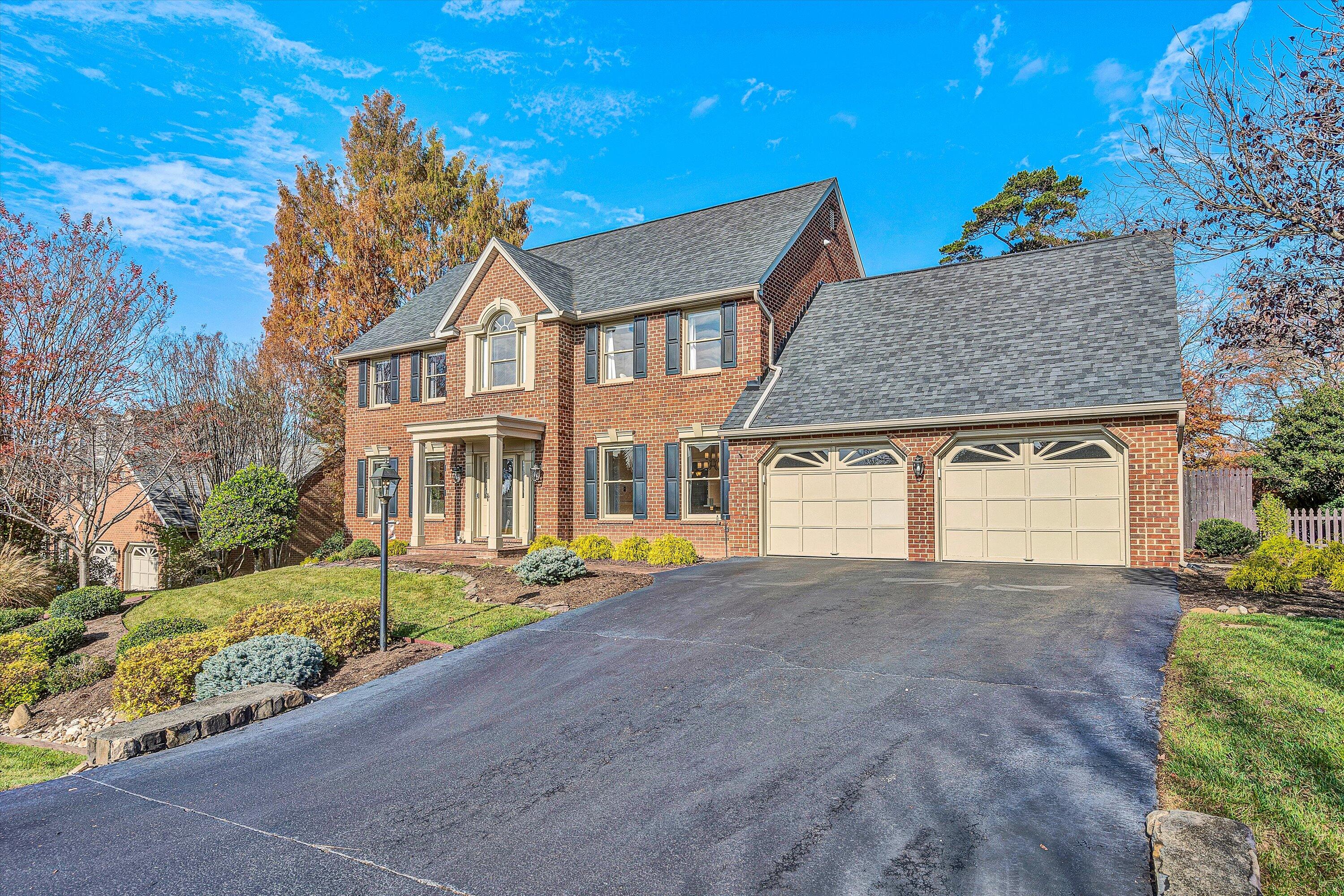 Roanoke, Virginia 24018, United States, 4 Bedrooms Bedrooms, ,4 BathroomsBathrooms,Residential,Pending,82091