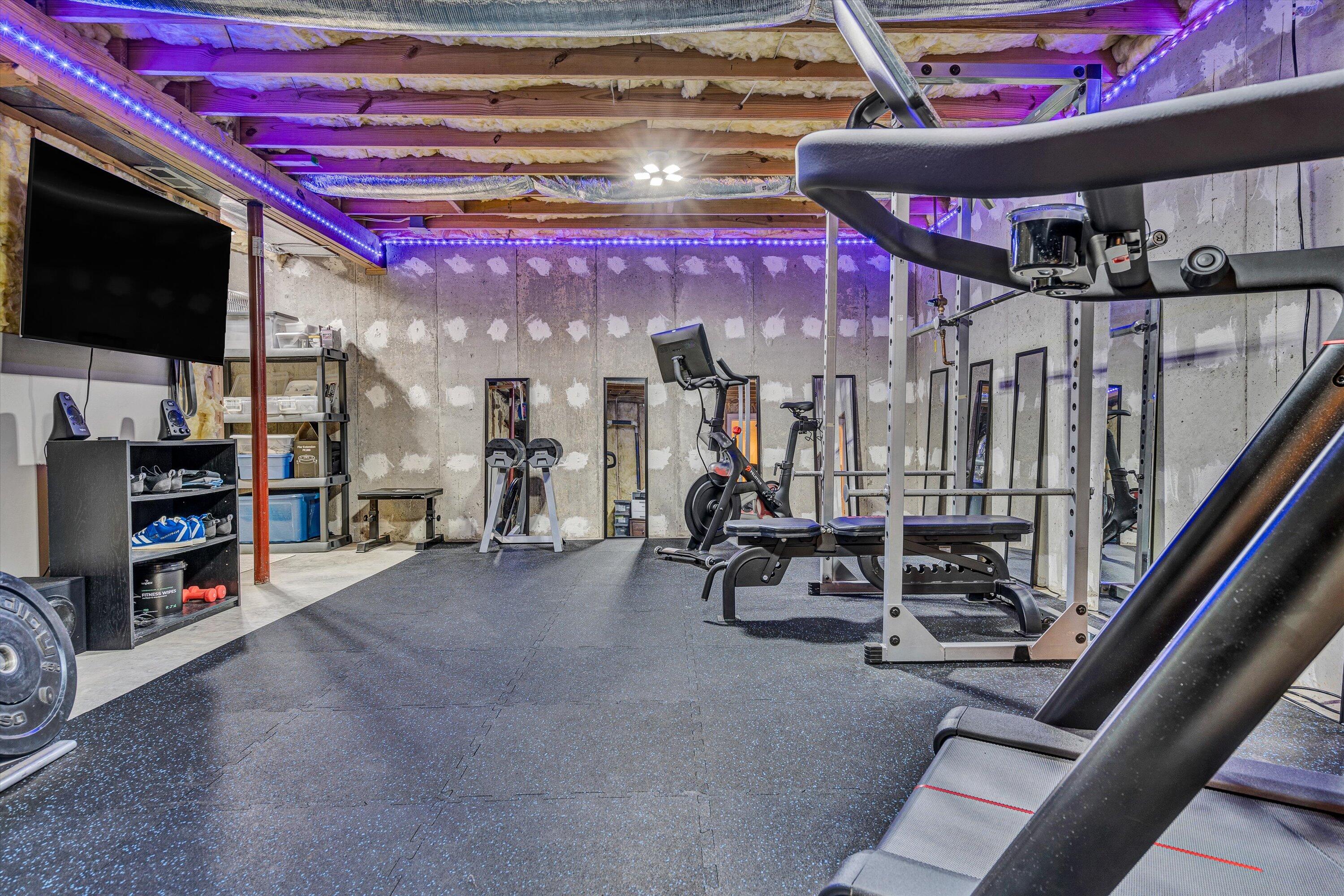 Roanoke, Virginia 24018, United States, 4 Bedrooms Bedrooms, ,4 BathroomsBathrooms,Residential,Pending,82091